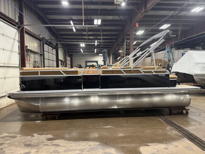 Slide: The Image of Tahoe Sport 2180 Cruise Rear Bench (CRB) & Honda 4-Stroke EFI 2026 - 34