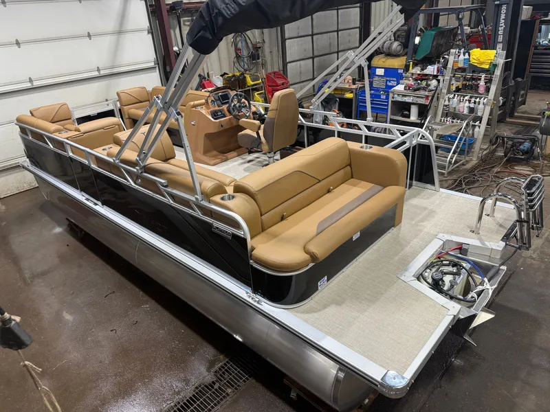 Slide: The Image of Tahoe Sport 2180 Cruise Rear Bench (CRB) & Honda 4-Stroke EFI 2026 - 43