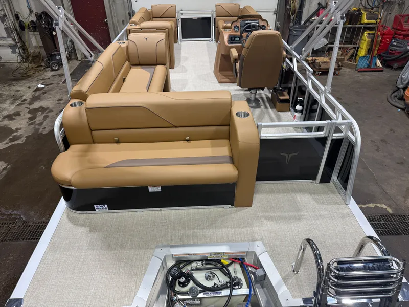 Slide: The Image of Tahoe Sport 2180 Cruise Rear Bench (CRB) & Honda 4-Stroke EFI 2026 - 5