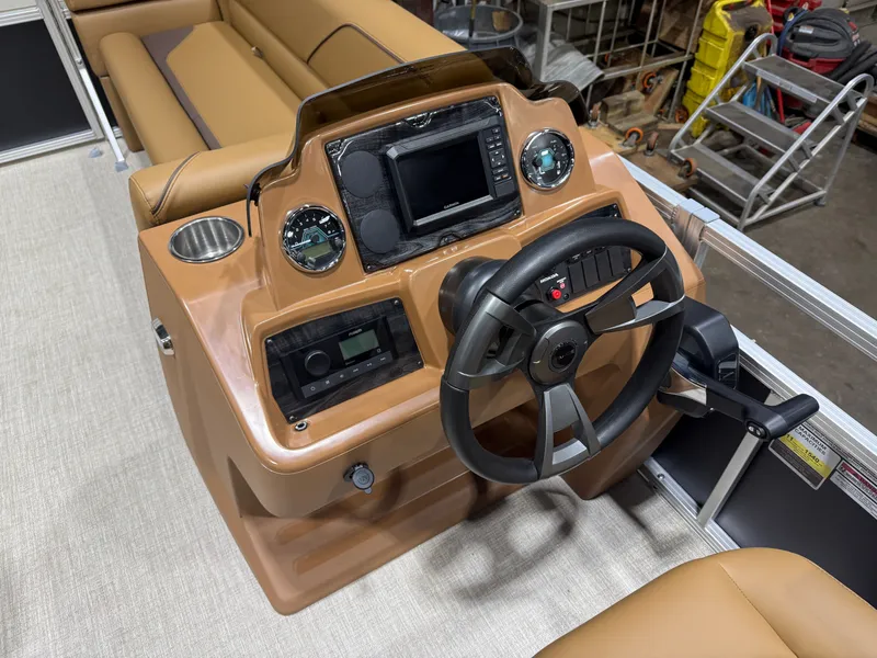 Slide: The Image of Tahoe Sport 2380 Quad Lounge & Honda 4-Stroke EFI 2026 - 13