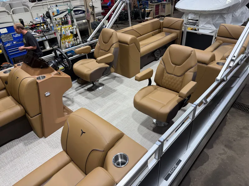 Slide: The Image of Tahoe Sport 2380 Quad Lounge & Honda 4-Stroke EFI 2026 - 3