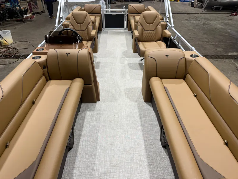 Slide: The Image of Tahoe Sport 2380 Quad Lounge & Honda 4-Stroke EFI 2026 - 7