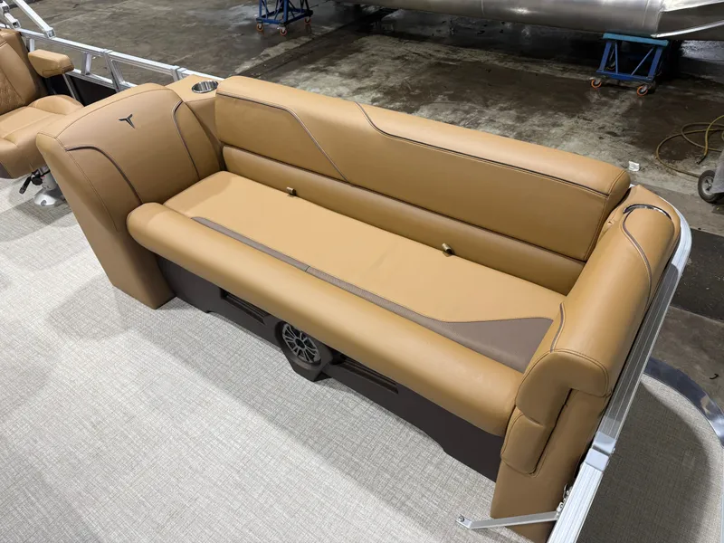 Slide: The Image of Tahoe Sport 2380 Quad Lounge & Honda 4-Stroke EFI 2026 - 9