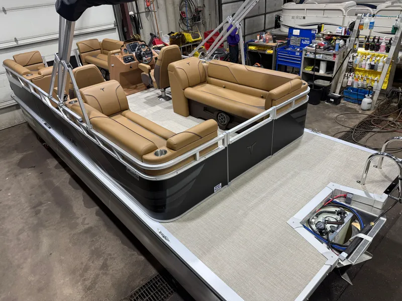 Slide: The Image of Tahoe Sport 115HP 2380 Quad Lounge 2026 - 41