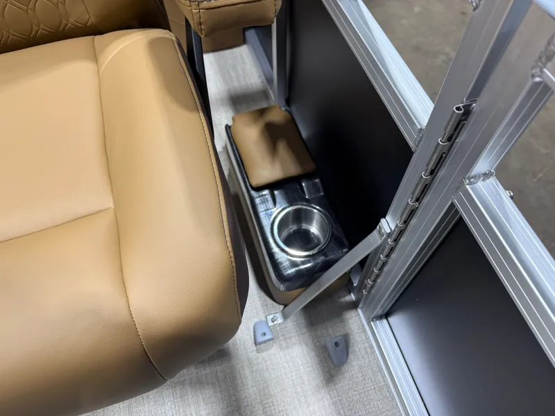 Slide: The Image of Tahoe Sport 2380 Quad Lounge & Honda 4-Stroke EFI 2026 - 22