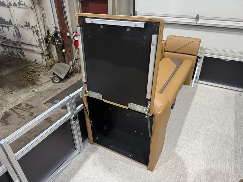 Slide: The Image of Tahoe Sport 2380 Quad Lounge & Honda 4-Stroke EFI 2026 - 24