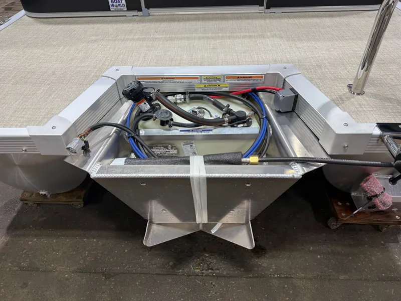 Slide: The Image of Tahoe Sport 2380 Quad Lounge & Honda 4-Stroke EFI 2026 - 37