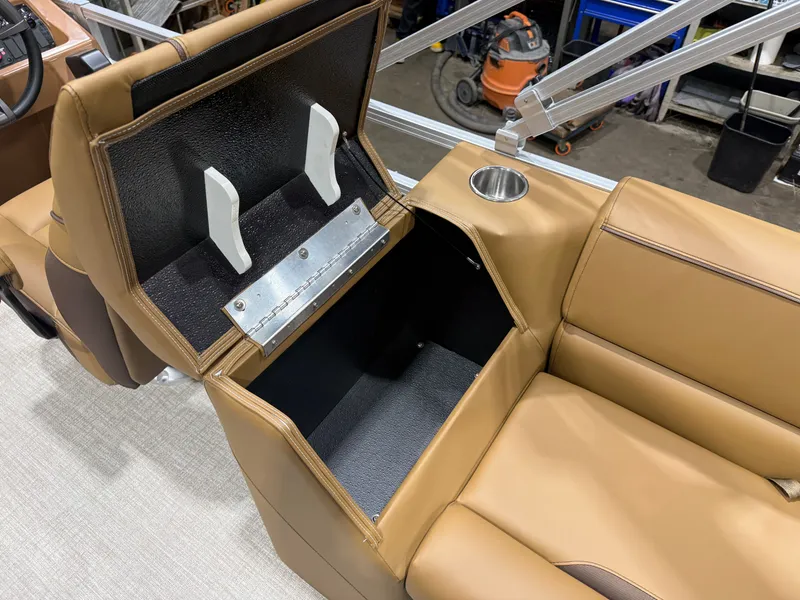 Slide: The Image of Tahoe Sport 2380 Quad Lounge & Honda 4-Stroke EFI 2026 - 44