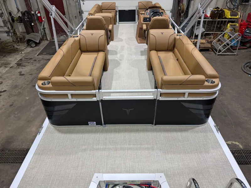 Slide: The Image of Tahoe Sport 2380 Quad Lounge & Honda 4-Stroke EFI 2026 - 6