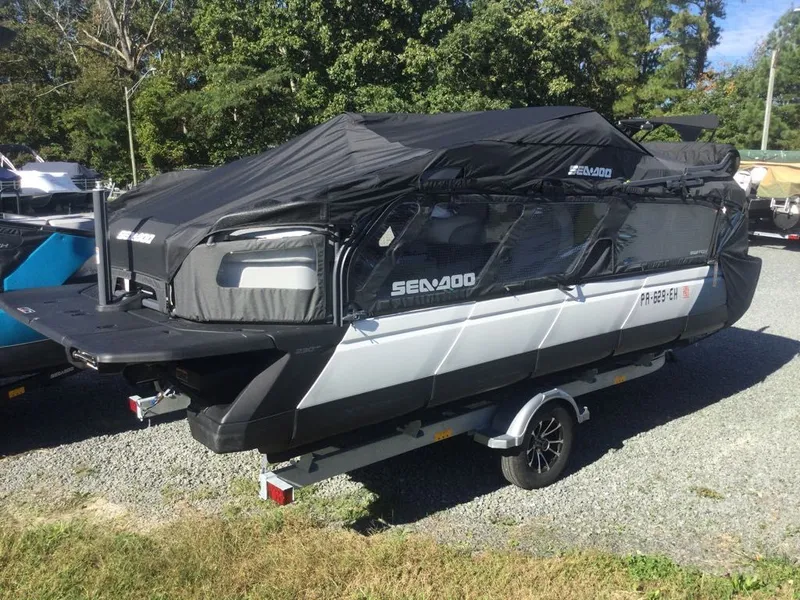 Slide: The Image of Sea-Doo Switch Cruise 21 2024 - 3