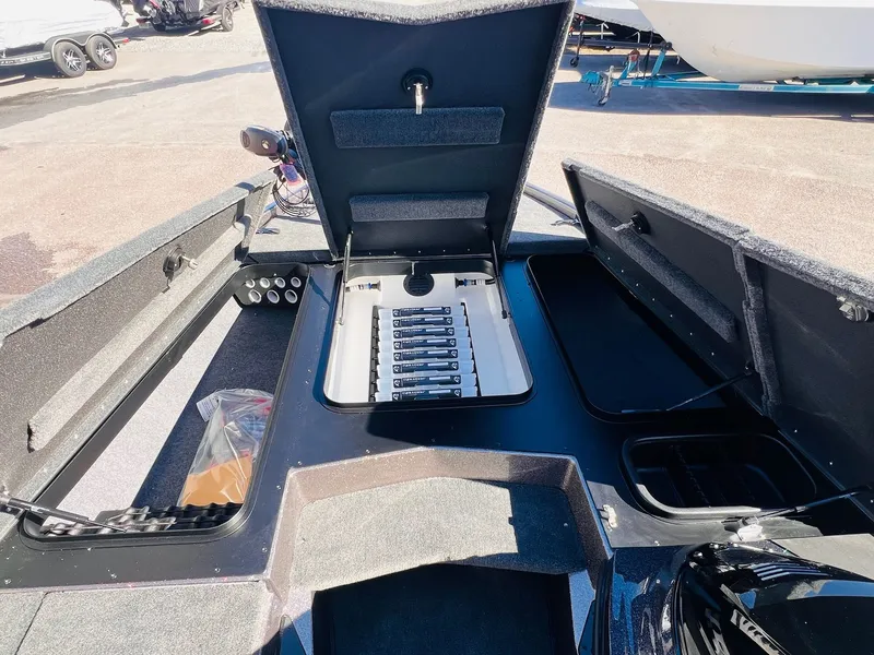 Slide: The Image of Skeeter ZX200 2026 - 11