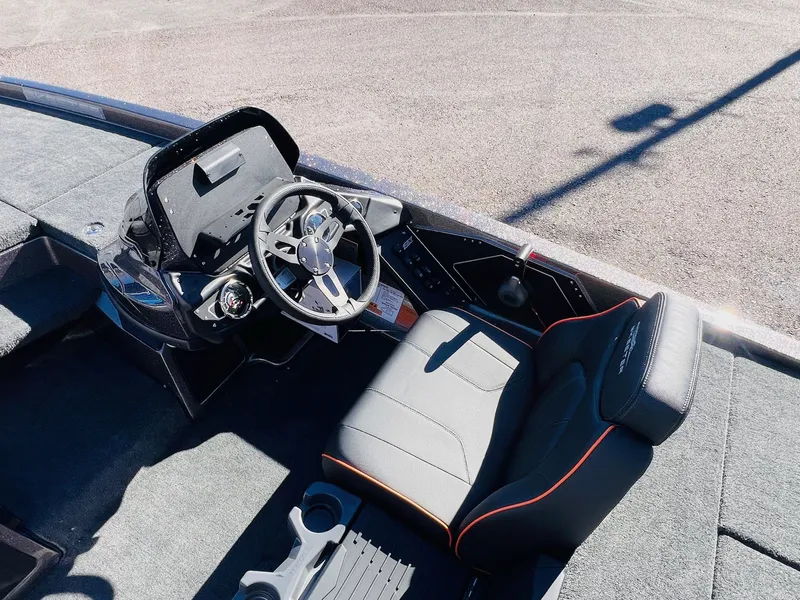 Slide: The Image of Skeeter ZX200 2026 - 25