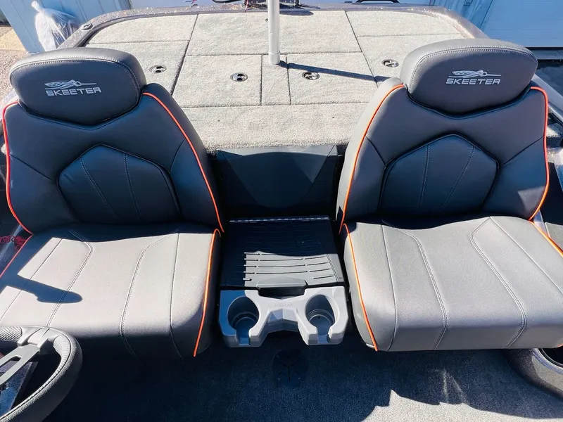 Slide: The Image of Skeeter ZX200 2026 - 27