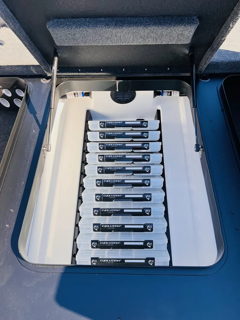 Slide: The Image of Skeeter ZX200 2026 - 28