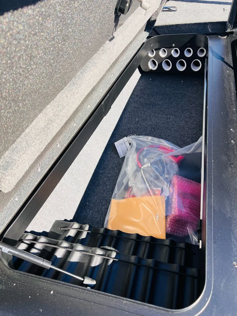 Slide: The Image of Skeeter ZX200 2026 - 6