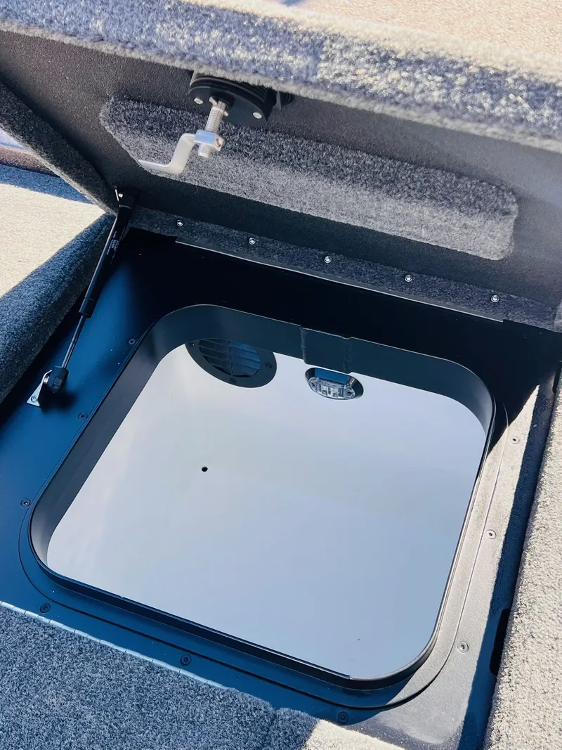 Slide: The Image of Skeeter ZX200 2026 - 7