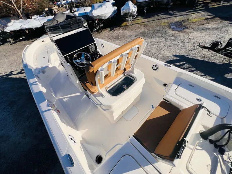 Slide: The Image of Skeeter SX2350 2026 - 13