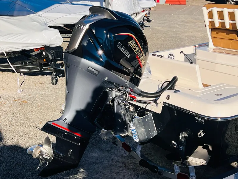 Slide: The Image of Skeeter SX2350 2026 - 15