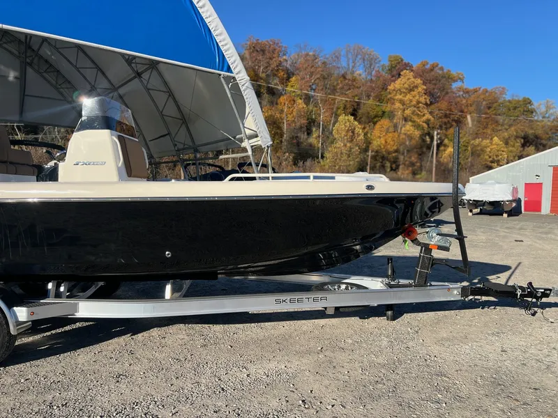 Slide: The Image of Skeeter SX2350 2026 - 18