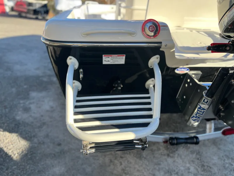 Slide: The Image of Skeeter SX2350 2026 - 19