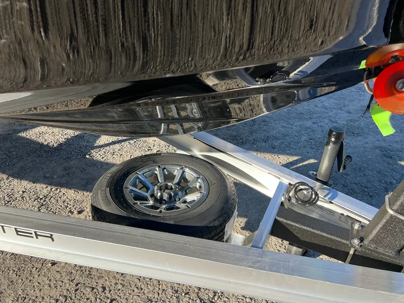 Slide: The Image of Skeeter SX2350 2026 - 20