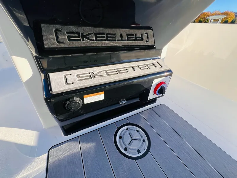 Slide: The Image of Skeeter SX2350 2026 - 22