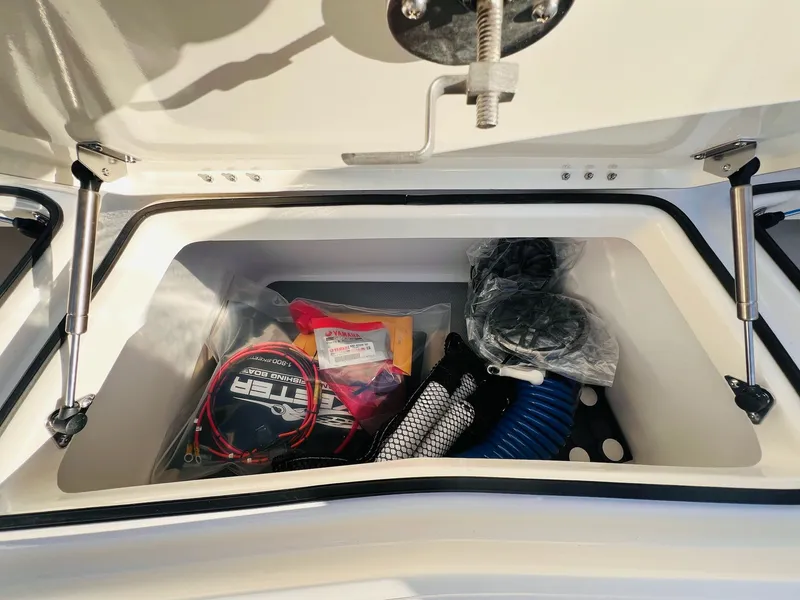 Slide: The Image of Skeeter SX2350 2026 - 26