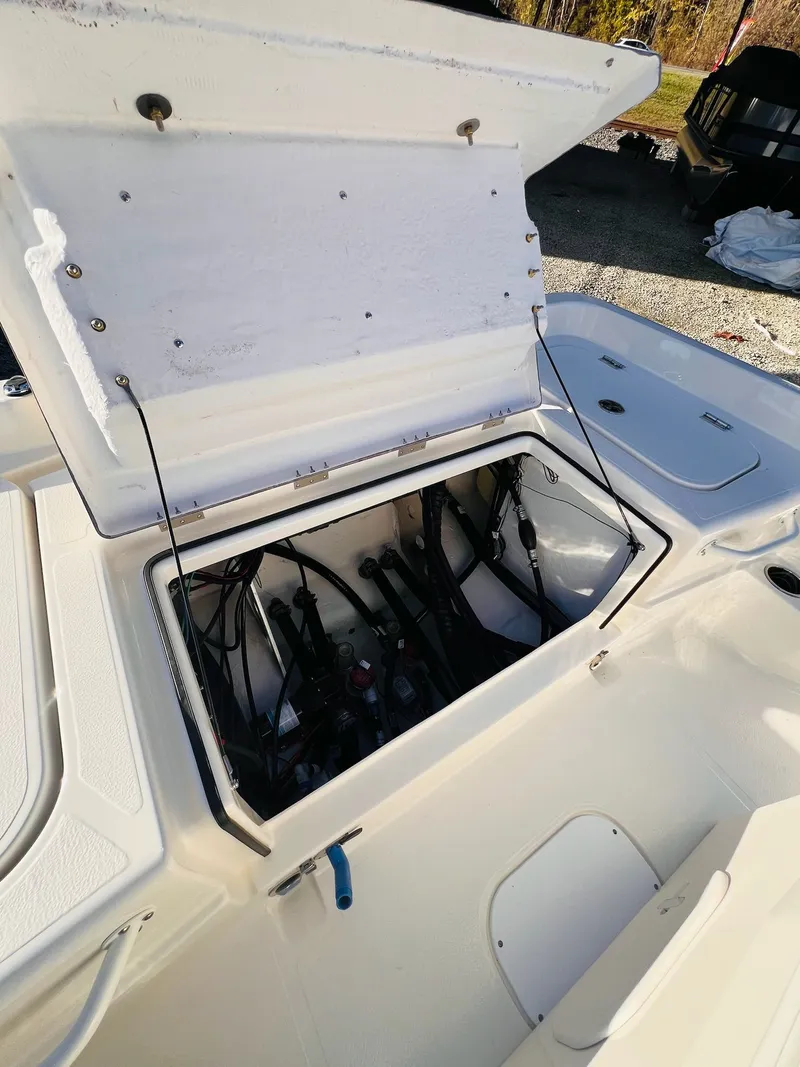 Slide: The Image of Skeeter SX2350 2026 - 3