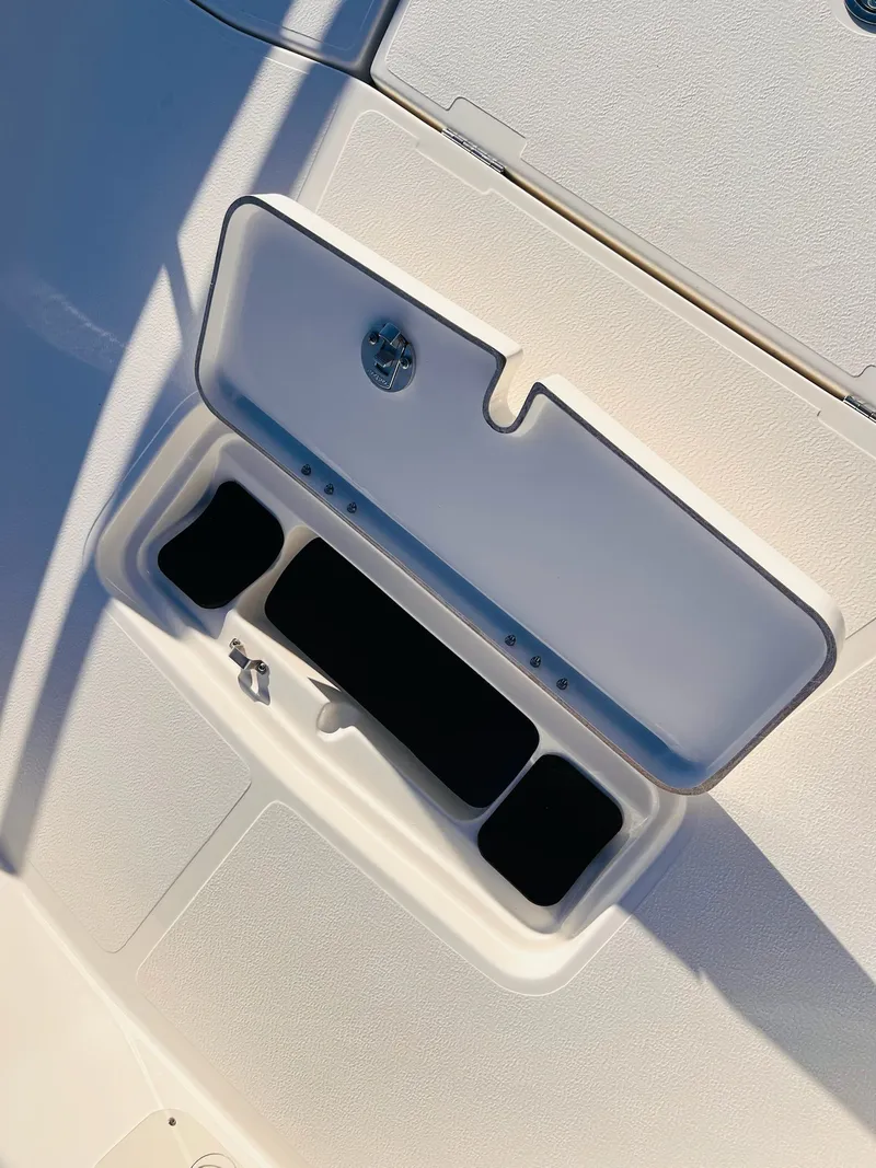 Slide: The Image of Skeeter SX2350 2026 - 31