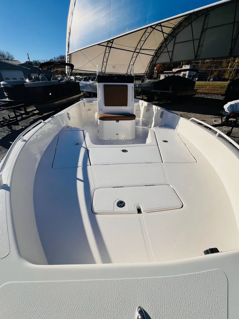 Slide: The Image of Skeeter SX2350 2026 - 37