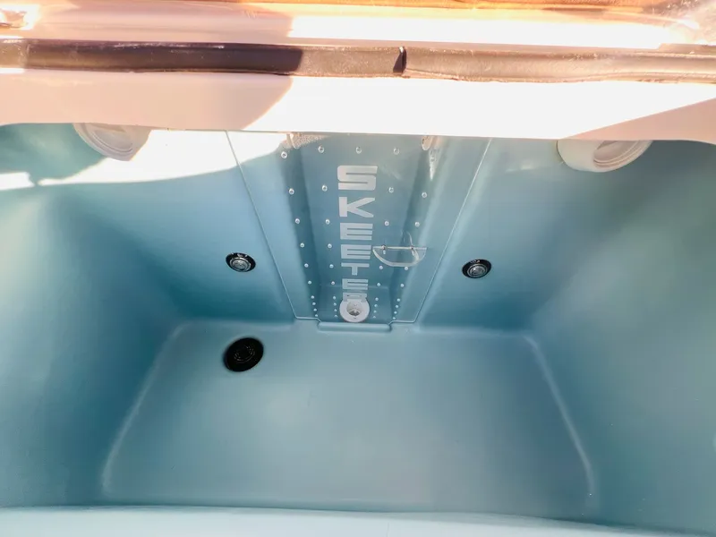 Slide: The Image of Skeeter SX2350 2026 - 4