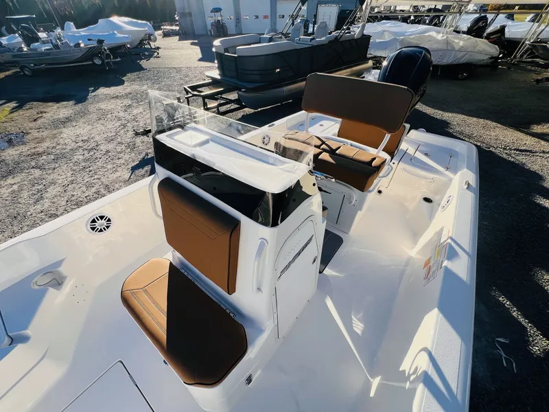 Slide: The Image of Skeeter SX2350 2026 - 40