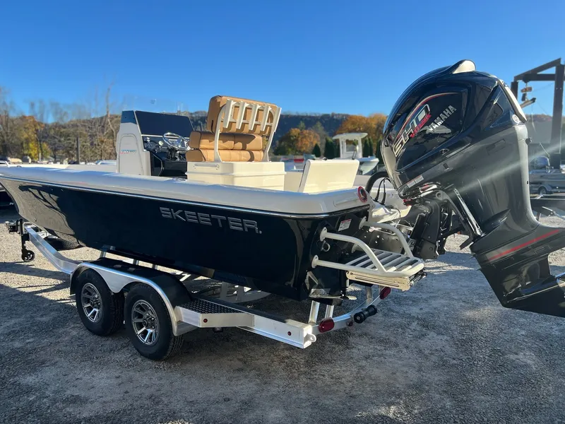 Slide: The Image of Skeeter SX2350 2026 - 43