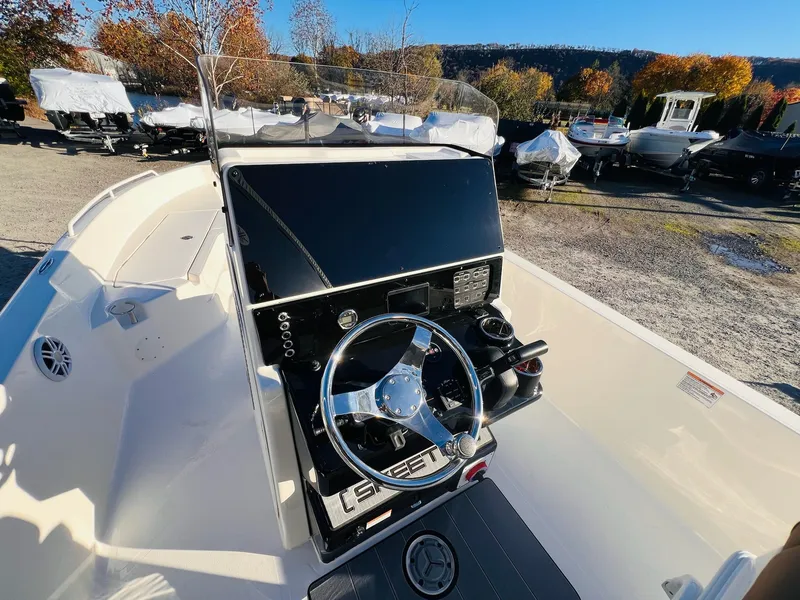 Slide: The Image of Skeeter SX2350 2026 - 44