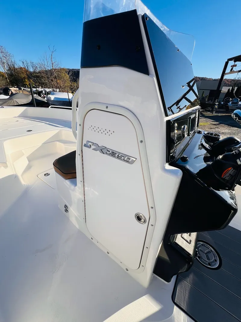 Slide: The Image of Skeeter SX2350 2026 - 5