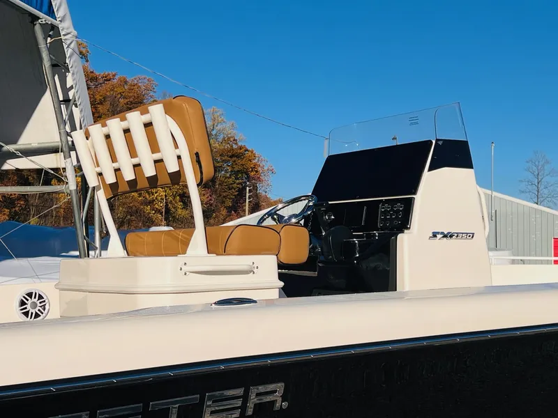 Slide: The Image of Skeeter SX2350 2026 - 9