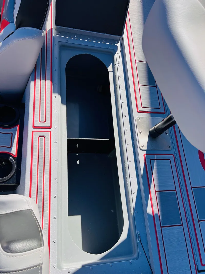 Slide: The Image of G3 Sportsman 1810 SE 2026 - 40