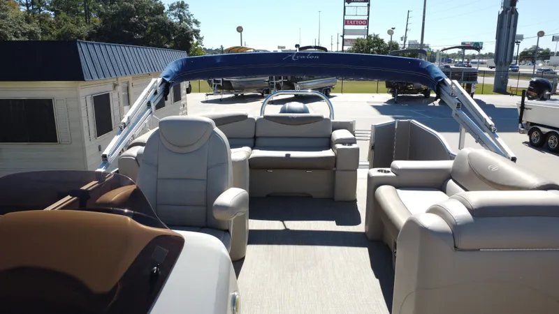 Slide: The Image of Avalon CAT EL 2385T 2018 - 25