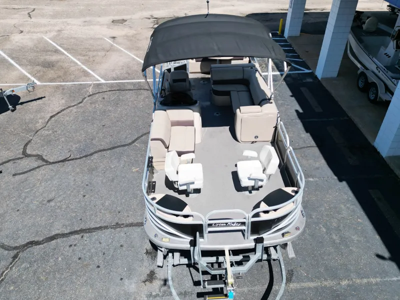 Slide: The Image of Sun Tracker FISHIN BARGE 22DLX 2018 - 11