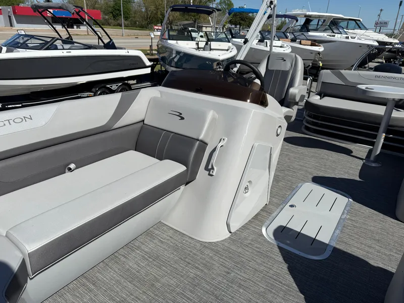 Slide: The Image of Bennington SX22 2024 - 23