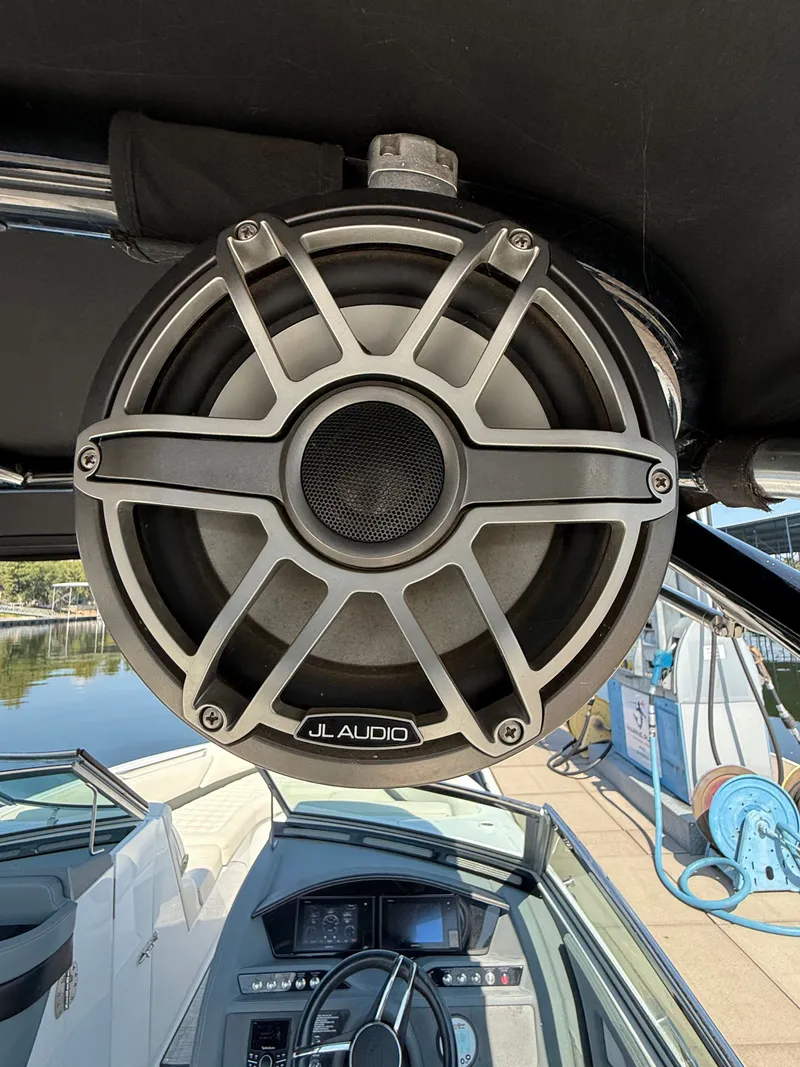 Slide: The Image of Cobalt R7 Surf 2020 - 12