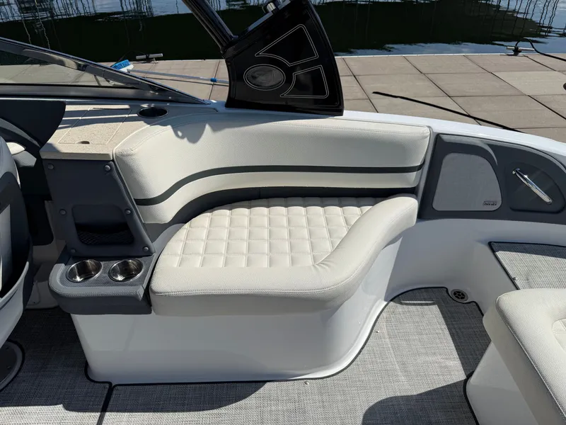 Slide: The Image of Cobalt R7 Surf 2020 - 13