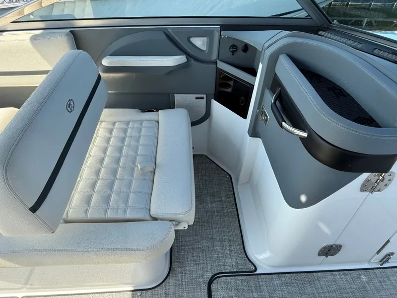 Slide: The Image of Cobalt R7 Surf 2020 - 16