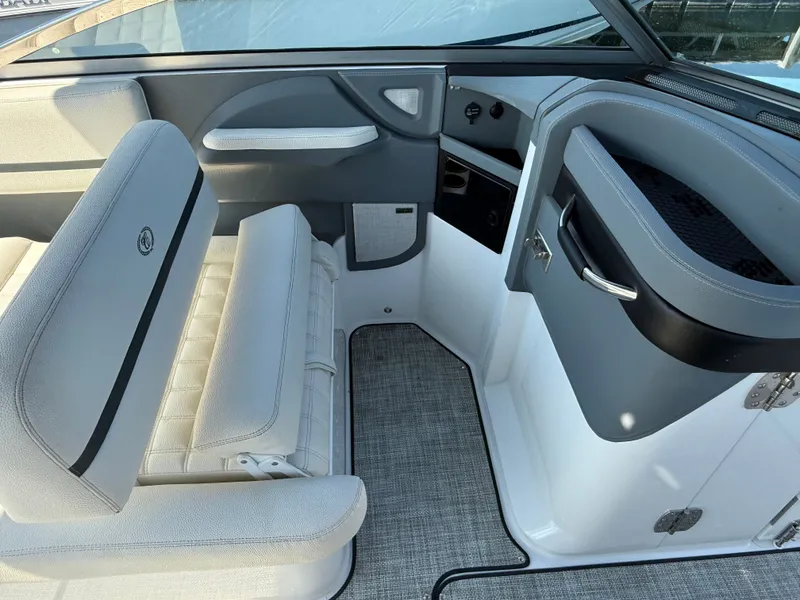 Slide: The Image of Cobalt R7 Surf 2020 - 17