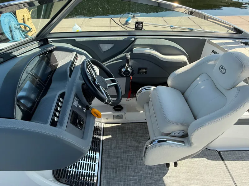 Slide: The Image of Cobalt R7 Surf 2020 - 20