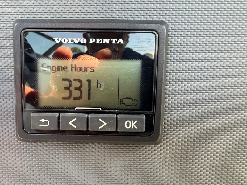 Slide: The Image of Cobalt R7 Surf 2020 - 22