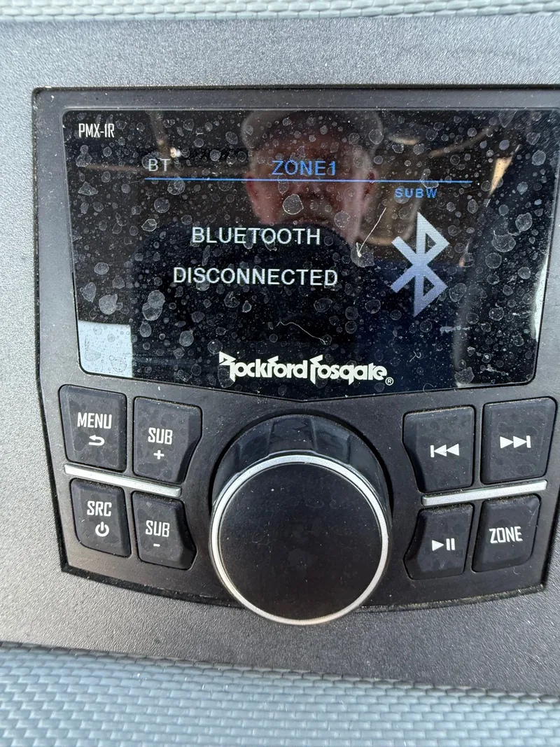 Slide: The Image of Cobalt R7 Surf 2020 - 25