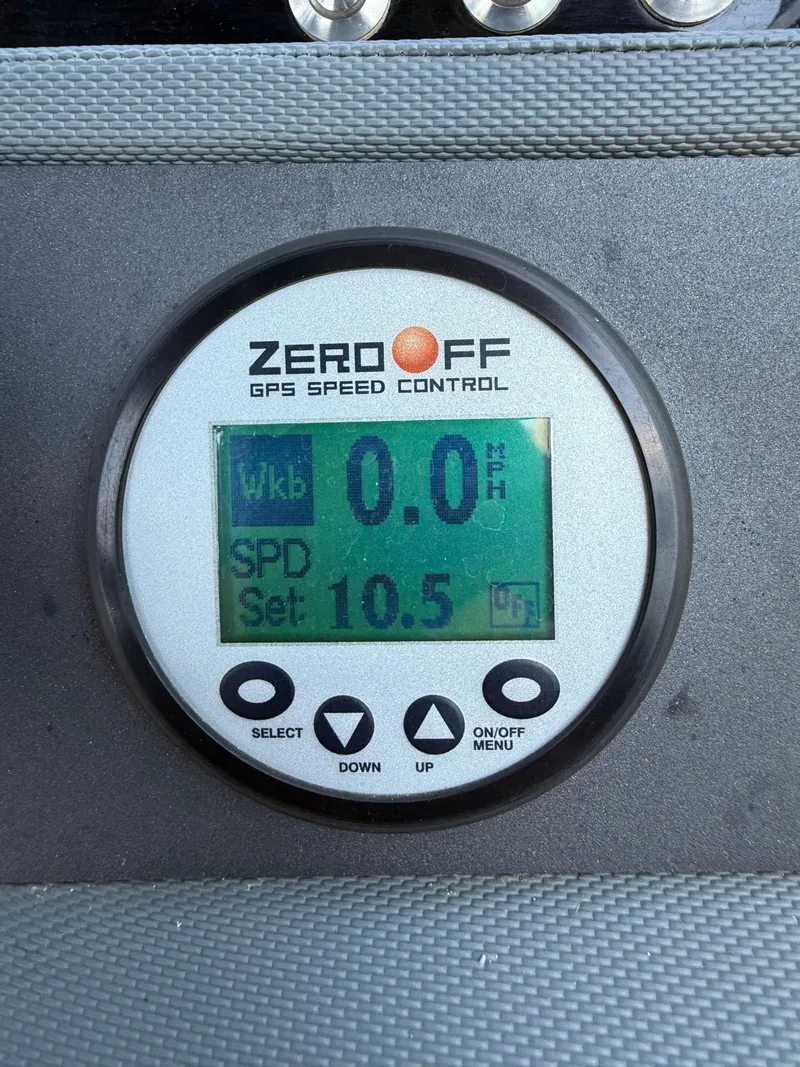 Slide: The Image of Cobalt R7 Surf 2020 - 26