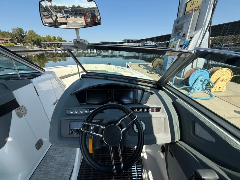 Slide: The Image of Cobalt R7 Surf 2020 - 27