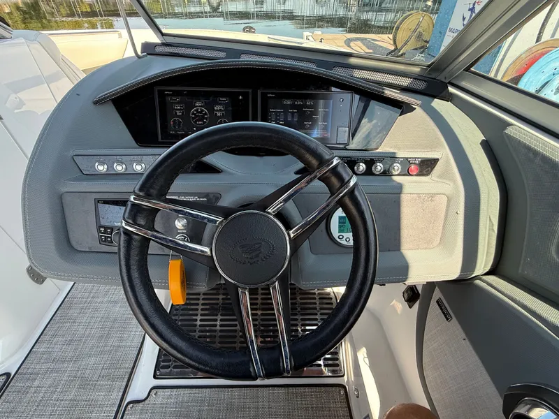 Slide: The Image of Cobalt R7 Surf 2020 - 28